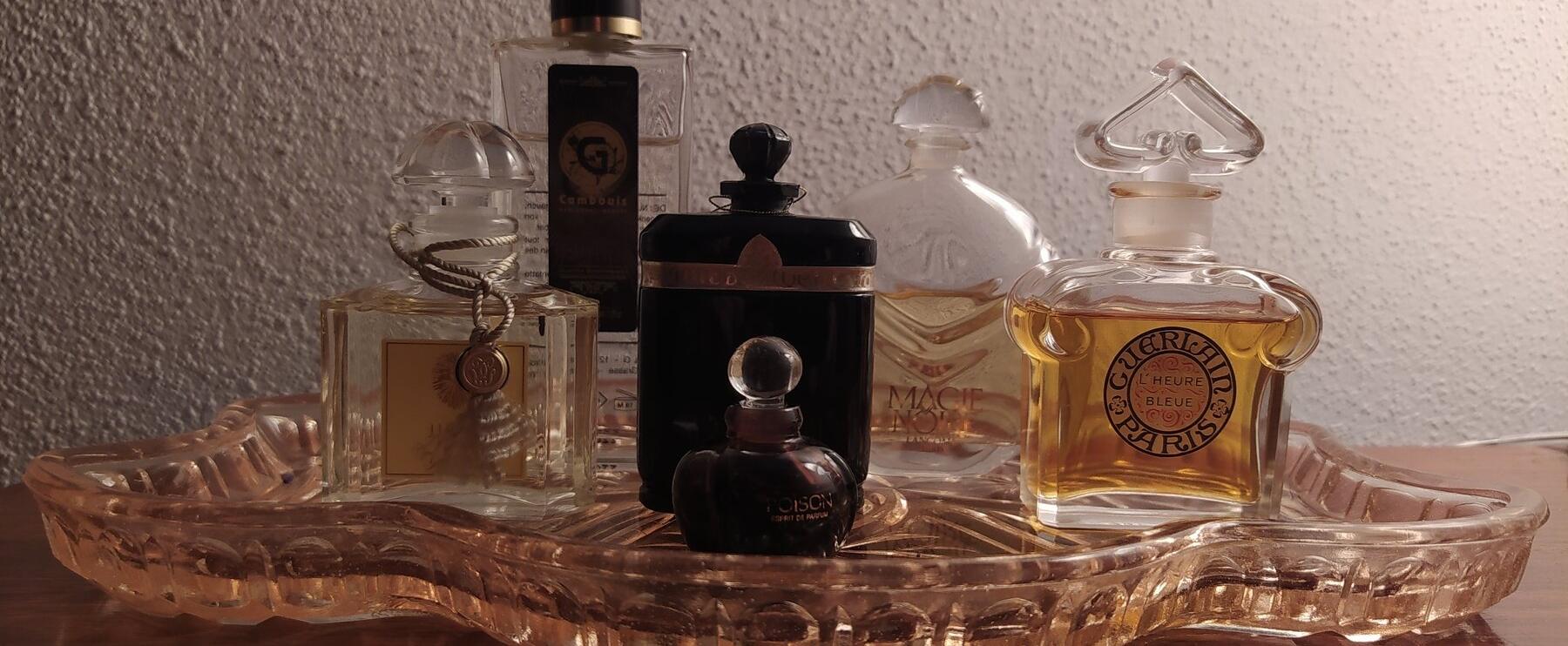Ein Parfumtablett für Helena Bonham Carter