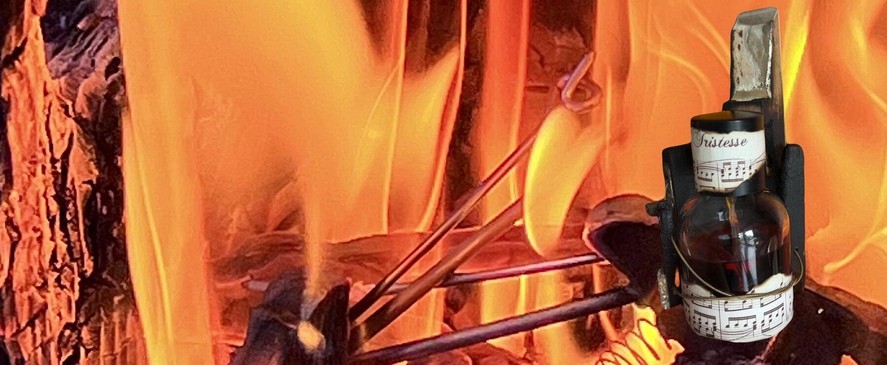 Vom brennenden Klavier und der großen Reise kleiner Flakons