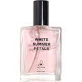 White Summer Petals von AOA Studio