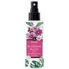 Blooming Alley von Jean Marc