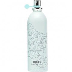 Rain Kissed Petals von Bershka