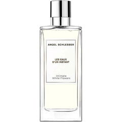 Intimate White Flowers von Angel Schlesser