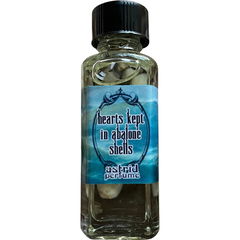 Hearts Kept In Abalone Shells von Astrid Perfume / Blooddrop