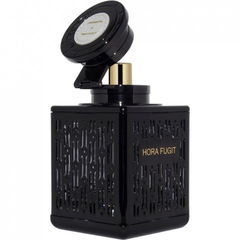 Hora Fugit by Atelier Flou