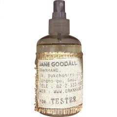 Toit Vert / Jane Goodall by Granhand