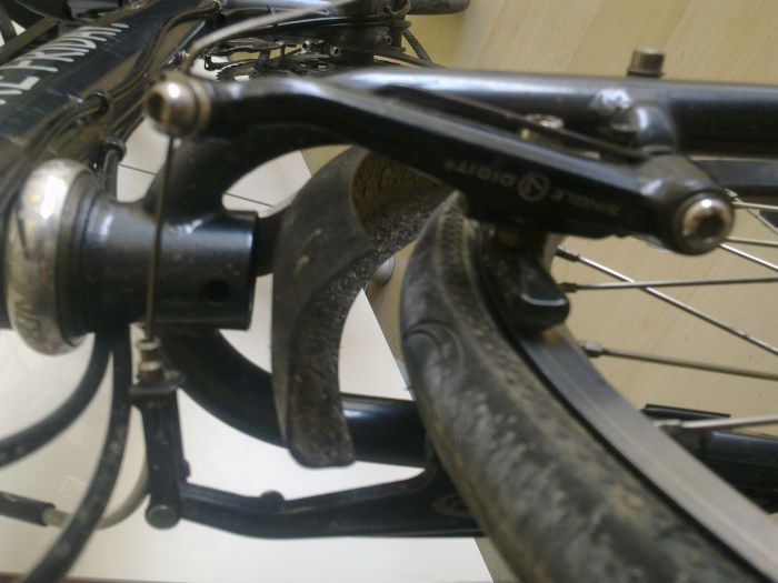 Eine einfache Avid-V-Brake tut's auch und spart enorm Gewicht!