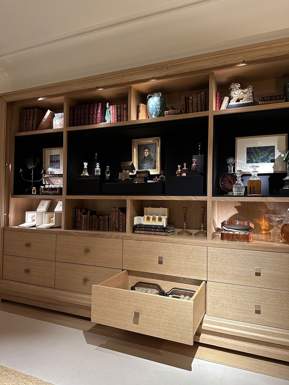 HJ Paris Boutique