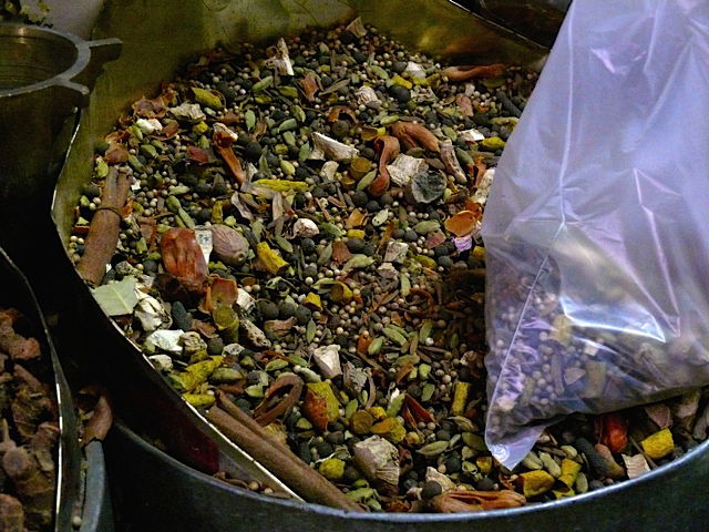 Ras El Hanout, die marokkanische Mischung für Couscous und Tagine.