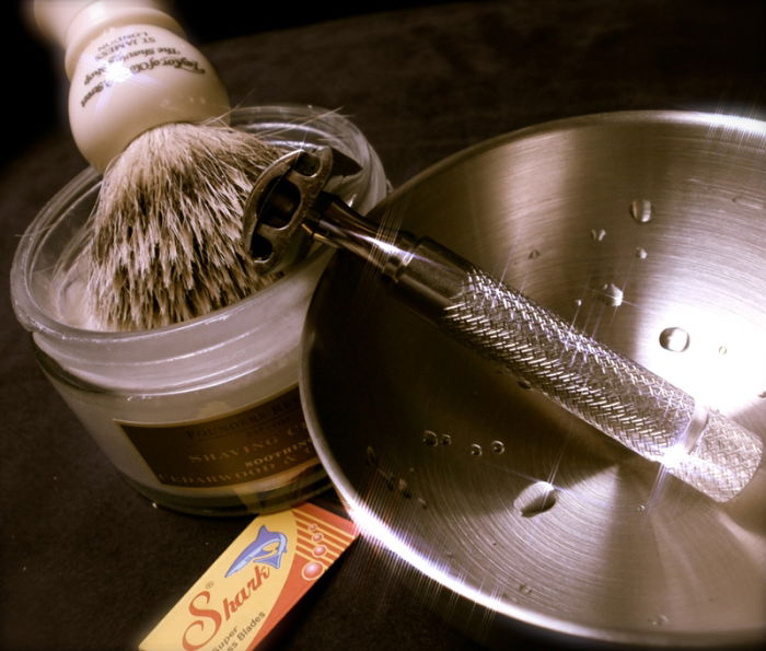 Wunderbarer Hobelkopf aus den 50ern mit Custommadegriff, St. James of London Cedarwood and Clarysage Rasiercreme