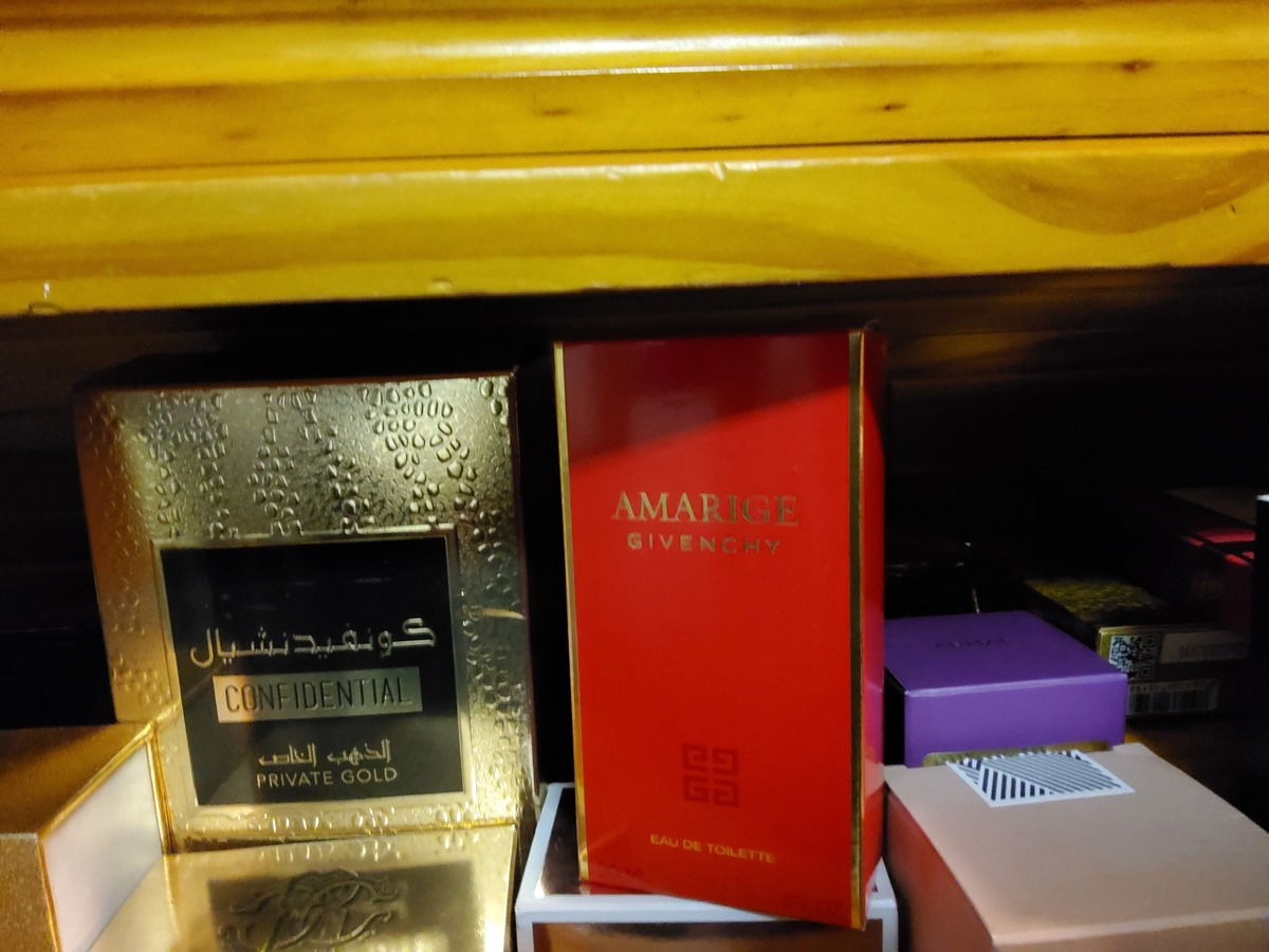 Amarige and Confidential Private Gold: both delicious on others and sadly on me it's...not. Also decluttered.