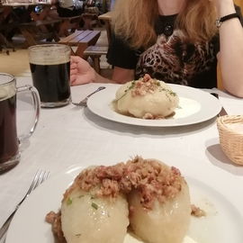 Zeppelins + dunkles Bie...