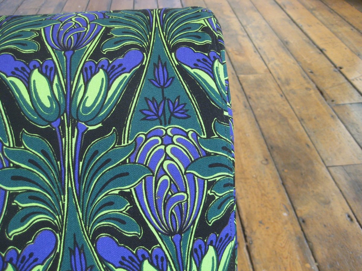 Prada -Purple Rain, Stoff Sofa -  Perfume Exhibition, Somerset House London,  Juni 2017