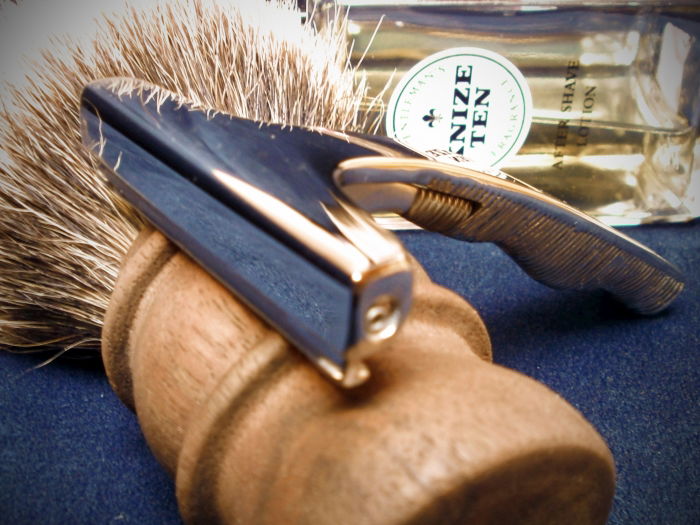 Cobra Single Edge Razor, 28er Silberspitz two band Rasierpinsel custom made Walnuss Griff, Knize ten After Shave