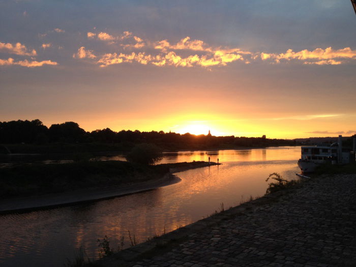 Frühlingsabend an der Elbe