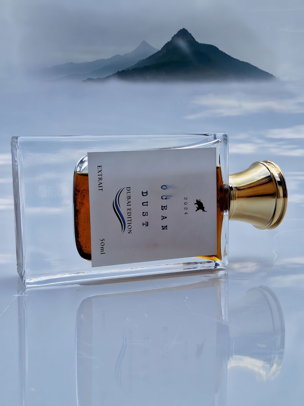 The glow that lingers : mineralischer Muschelschiller.Sedimente schwimmen zwischen Weihrauch-Fenchelsamen,"Butterfly Pea Tea",Kardamom,Sandelholzmilchhaut,Ambra und einem Hauch Papua-Oud # https://www.parfumo.de/fdb_n_d.php?id=581125