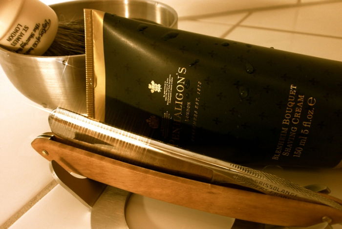 Geburtstagsrasur am 9. August, von mir restauriertes A. Grissolange 11/16 Zoll aus Thiers mit neuen Eibenholzschalen