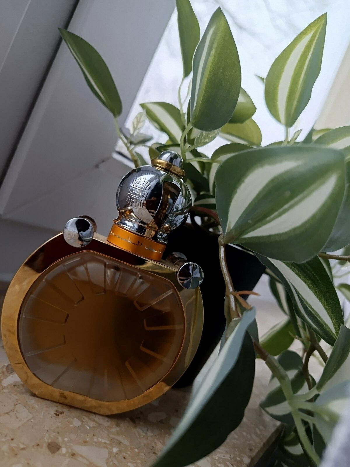 Ajmal mukhallat shams