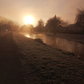 Goldener Dunst am Fluss...