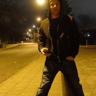 „Eingenebelt in Dior ...