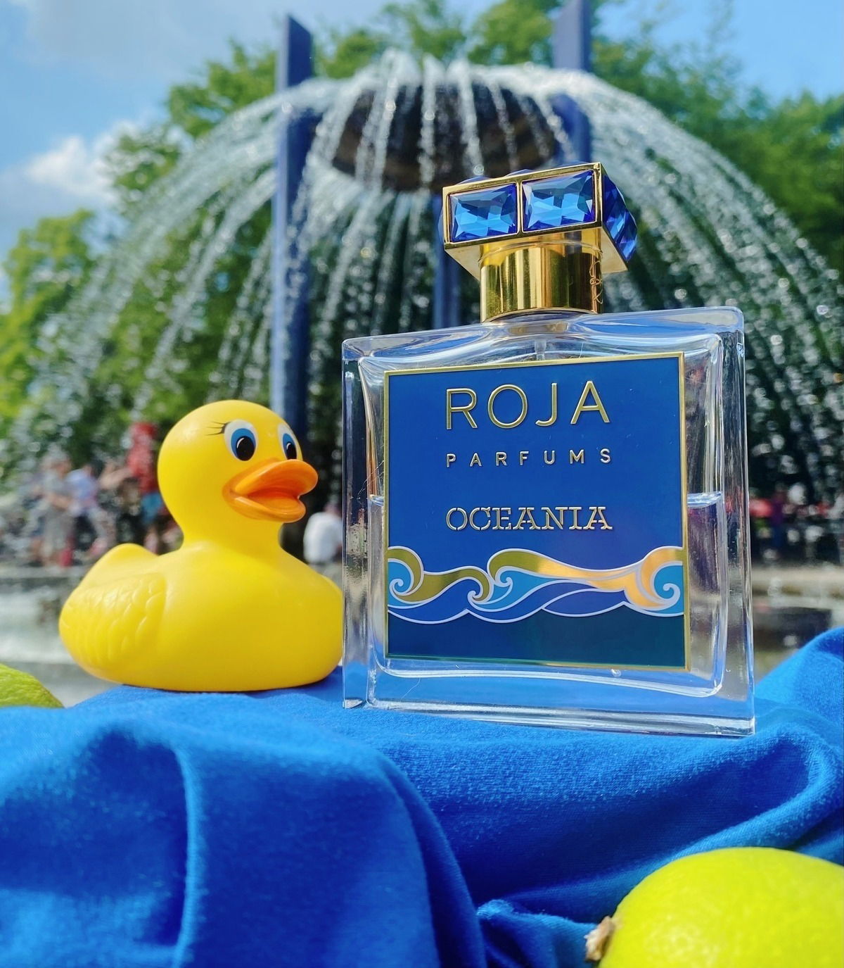 das quietsche-entchen als oceanias soul animal. irgendwo luken auch noch ein paar zitrusfrüchte hervor.. erfrischung? na ich weiß nicht.