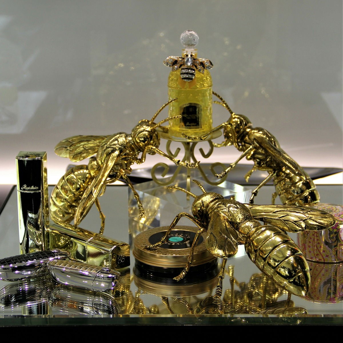 Guerlain in der Parfümerie "Place Vendôme" in Wevelgem / Belgien