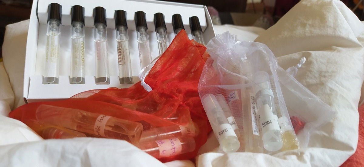 Beute gemacht in den letzten Monaten. Fehlen nur noch die Blättchen in den Parfummäulchen.