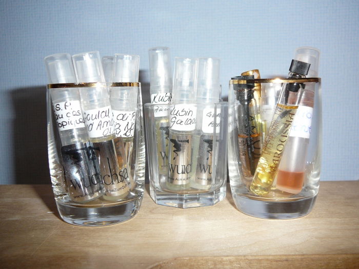 Wozu man Schnapsgläser zweckentfremden kann: als Pröbchenhalter! Prost!