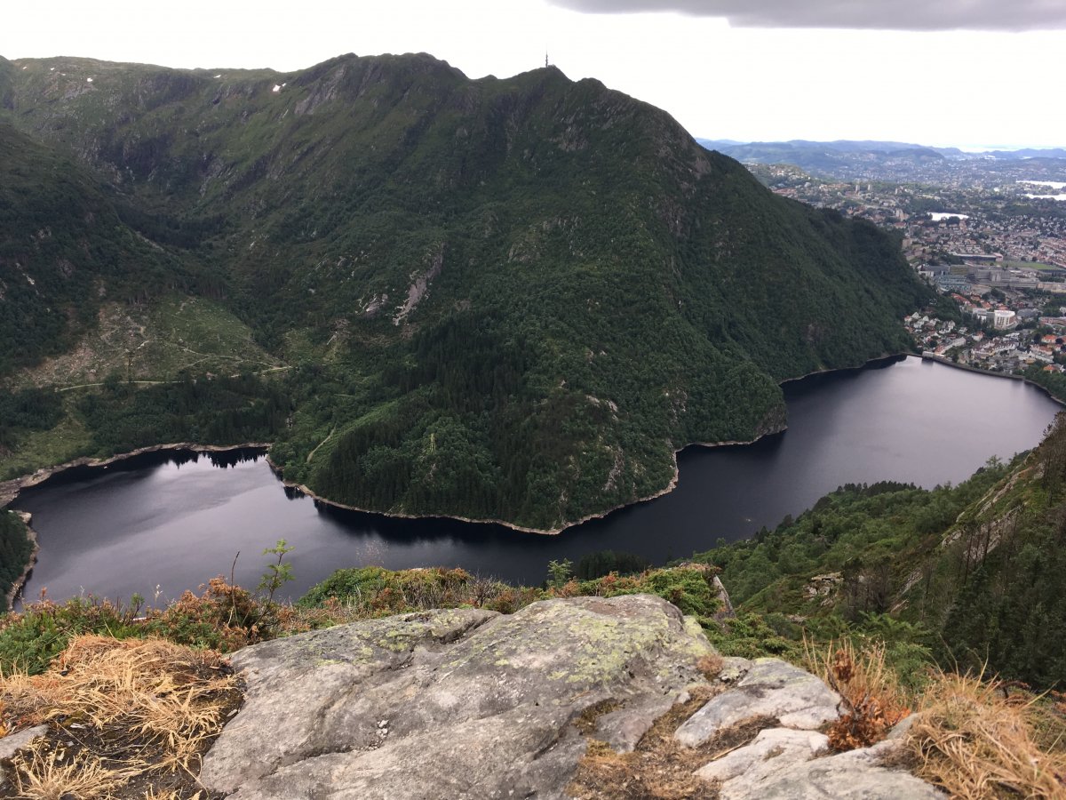 Blick auf Bergen, Talsperre und Ulriken