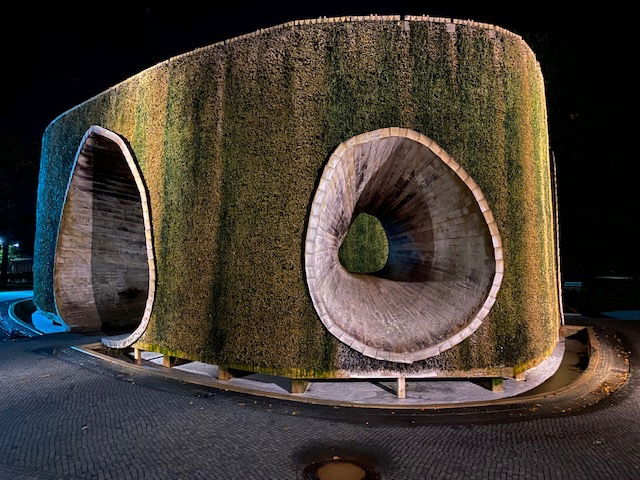 Saline Bad Essen bei Nacht, wie ein Objekt aus einer anderen Welt:-)