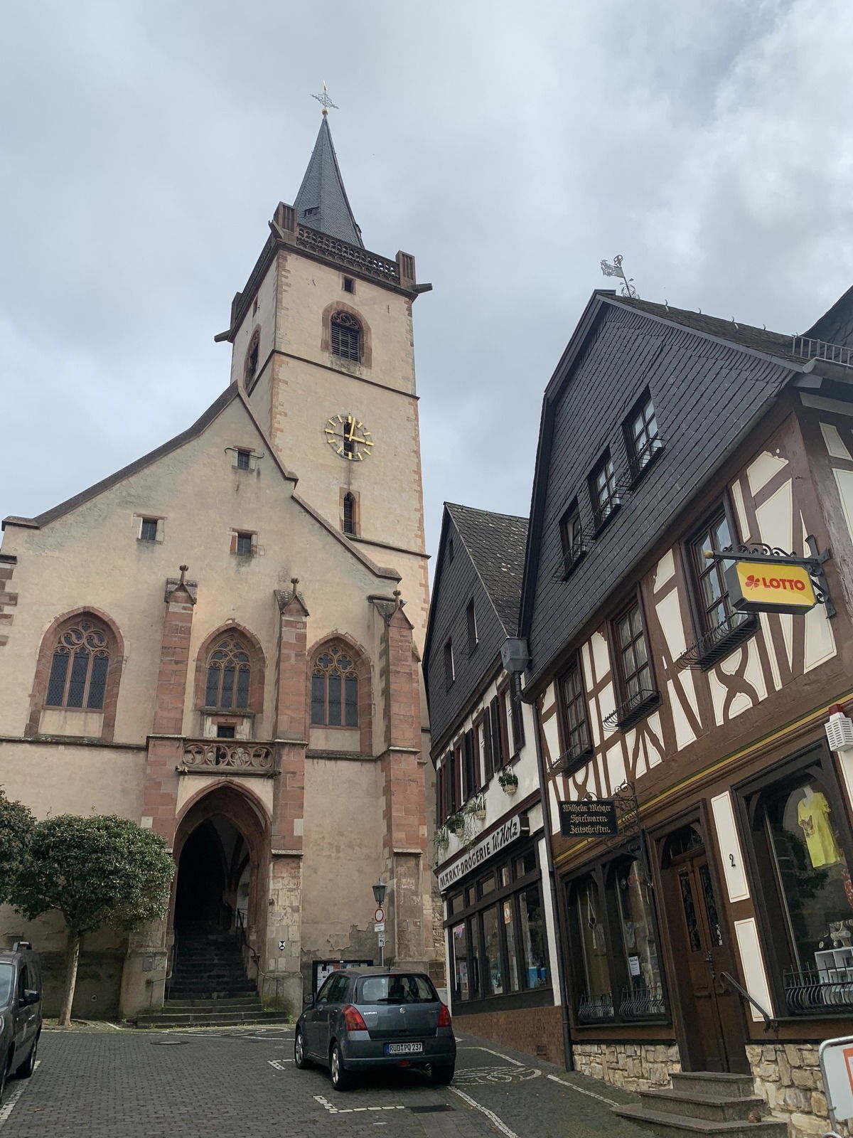 Lorch am Rhein… dort findet sich eine…