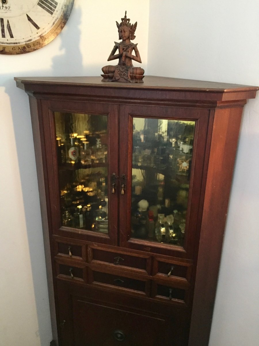 Der Parfümschrank.....