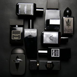 Schwarze Flakons meiner...