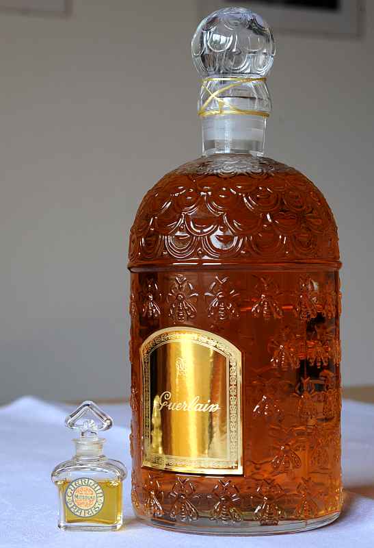 "Mitsouko"-Extrait, Größenvergleich: 7,5ml und 1000ml ;-).