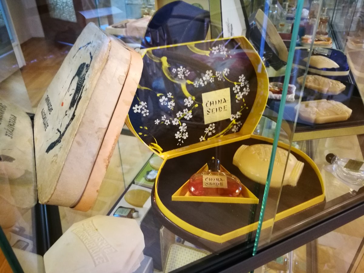 China-Parfüm mit Seife in der Form eines Lampions