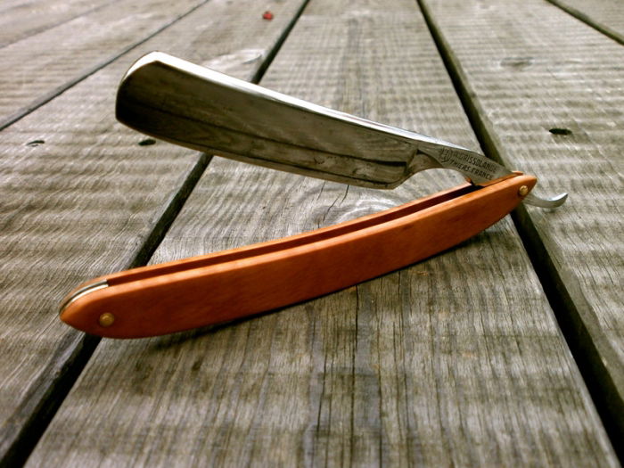 11/16 A. Grissolange, Rasoir-Fredor-Extra, Thiers, ca. 60 Jahre alt, durch mich sanft restauriert, Griffschalen Eibe