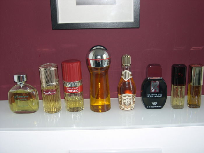 Vintage-Klassiker aus Paris v.l.n.r Homme de Grès, Moustache de Rochas, HoHang von Balenciaga, Pour Homme von Pierre Cardin, Royal Bain de Champagne von Caron, Pour Homme, Chunga und Antilope von Weil