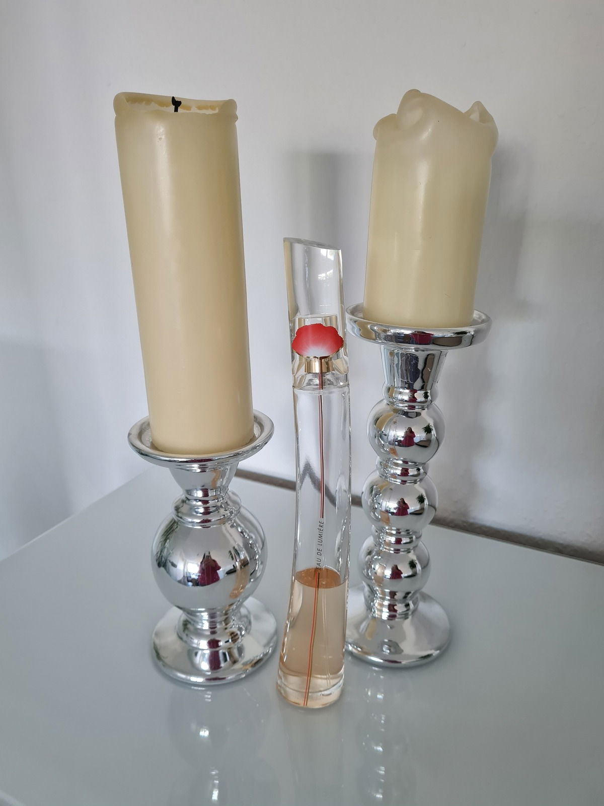 ...und der "Outsider" in meiner Sammlung seit 26.11.2020 mit 100ml. Passt nicht in den Schrank. :-) (Nachgemessen genau 29.5 cm hoch!)