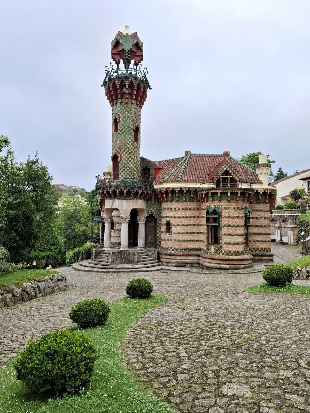 Comillas X