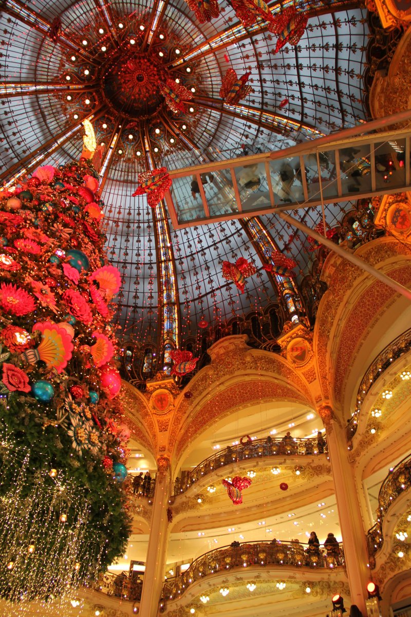 Weihnachtseindrücke von der Galerie Lafayette in Paris