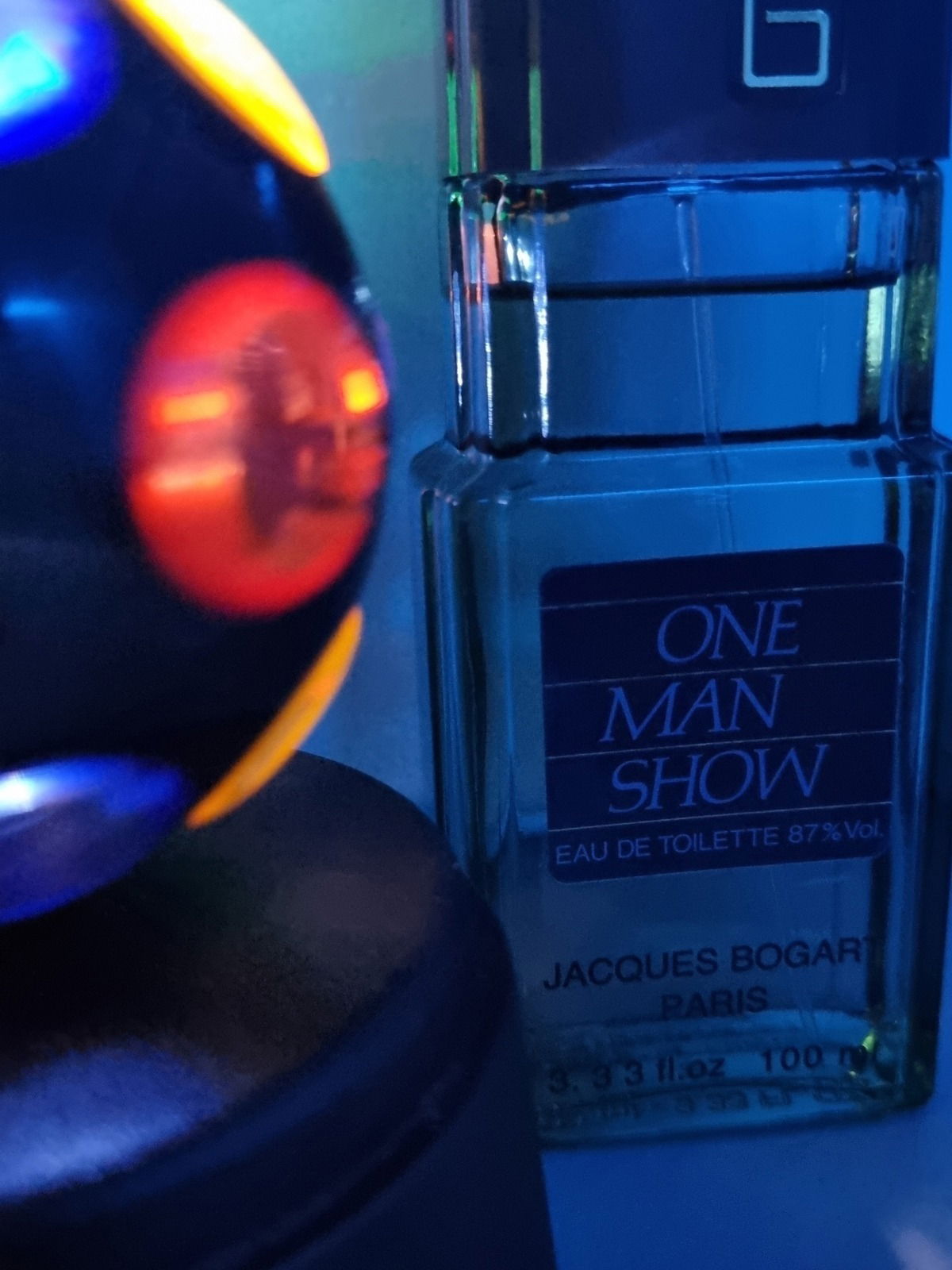 One Man Show mit Discolicht...