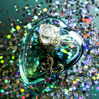 ''L'' von Lolita Lempic...