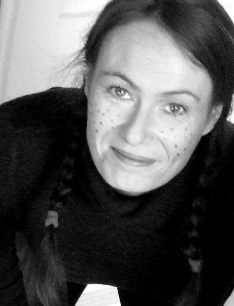 Da ich mich oft frage, wie die Leute mit denen ich so viel schreibe, erlebe und teile, aussehen.. That´s me ;-) ...(Die Sommersprossen hab ich zwar auch in echt, hier war Fasching) *Helau*