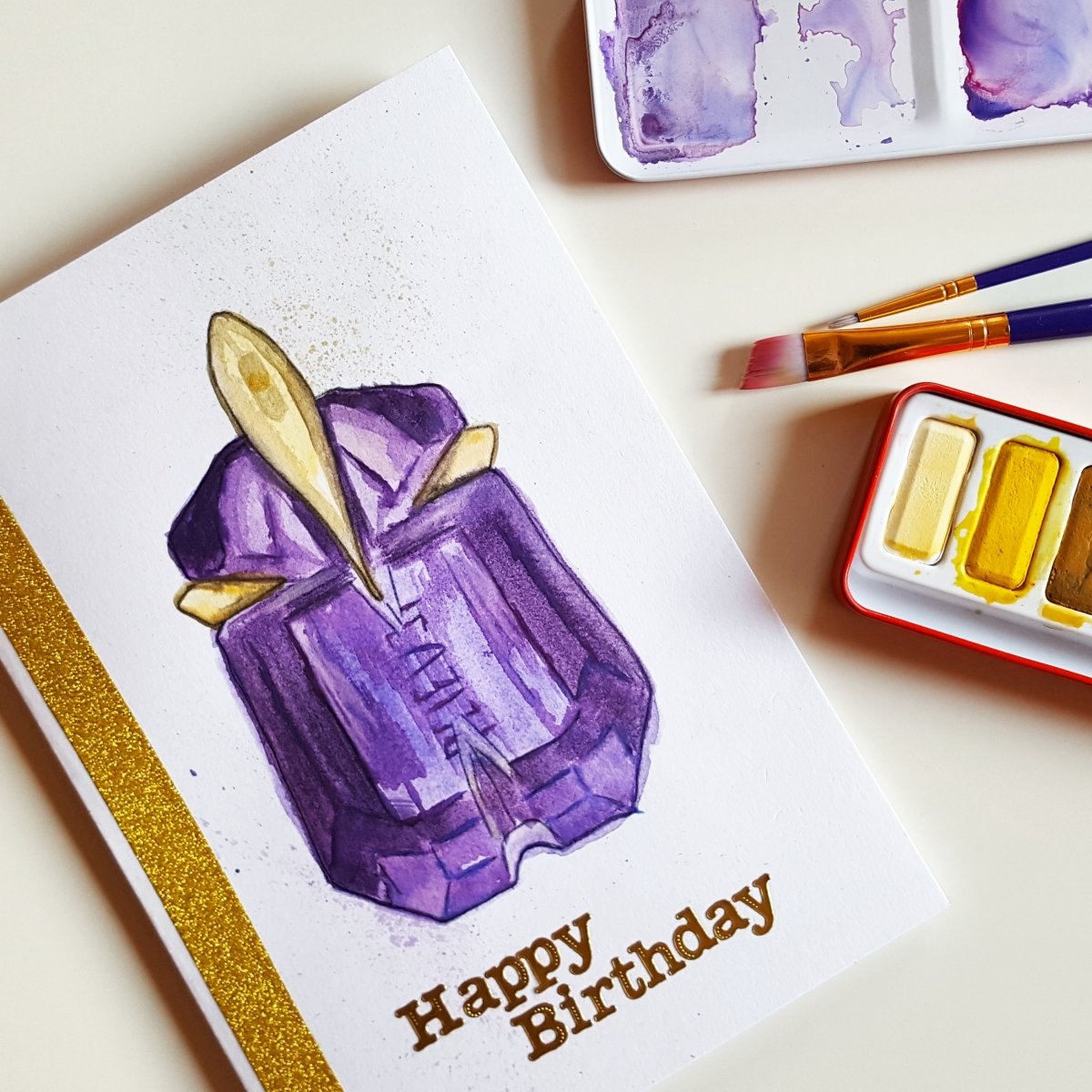 Meine heutige Arbeit: Geburtstagskarte für eine Bekannte, die Alien von Thierry Mugler liebt. *erster Versuch, eine Karte mit Aquarellfarben zu gestalten*
