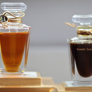 left: Jasmin de HJ righ...