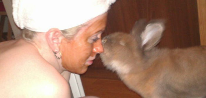ich sagte ja, ich mag Schokosachen, hat ganz schön weh getan, als Hasi ungestüm in die Nase biss... Pfff...