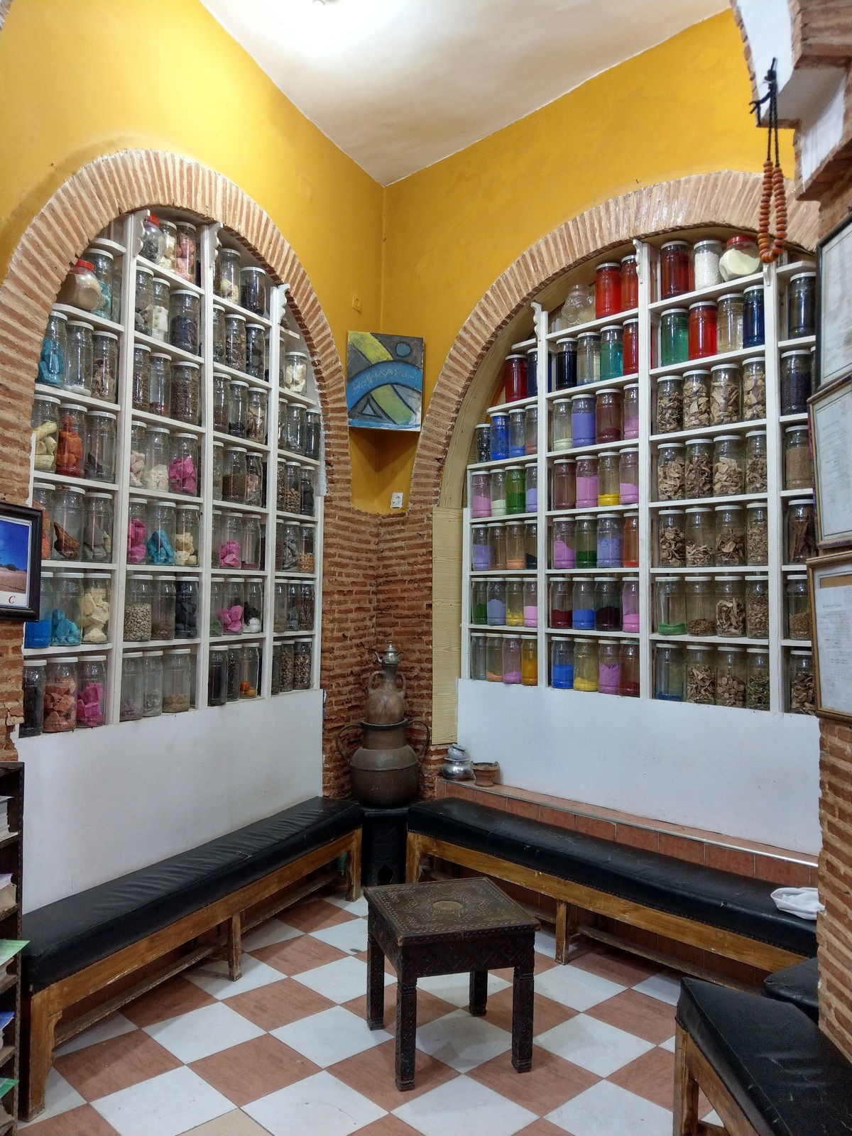 Apotheke &amp; Parfumerie in Marrakesch 🇲🇦