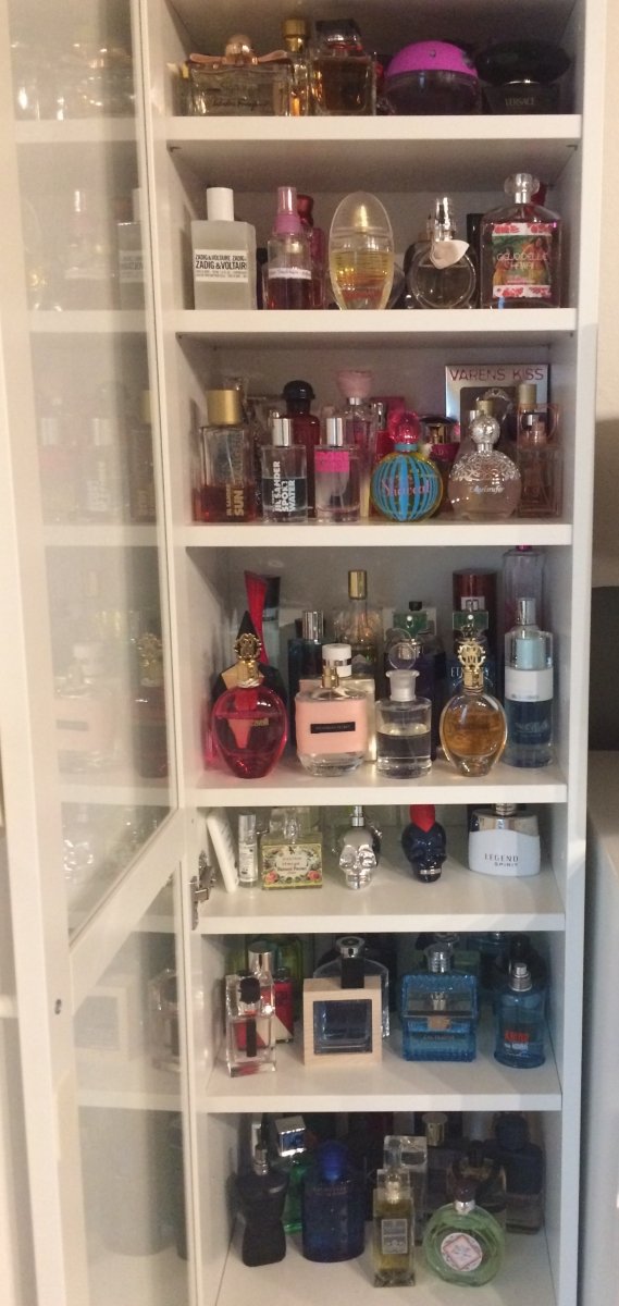 unser parfumschrank :D
