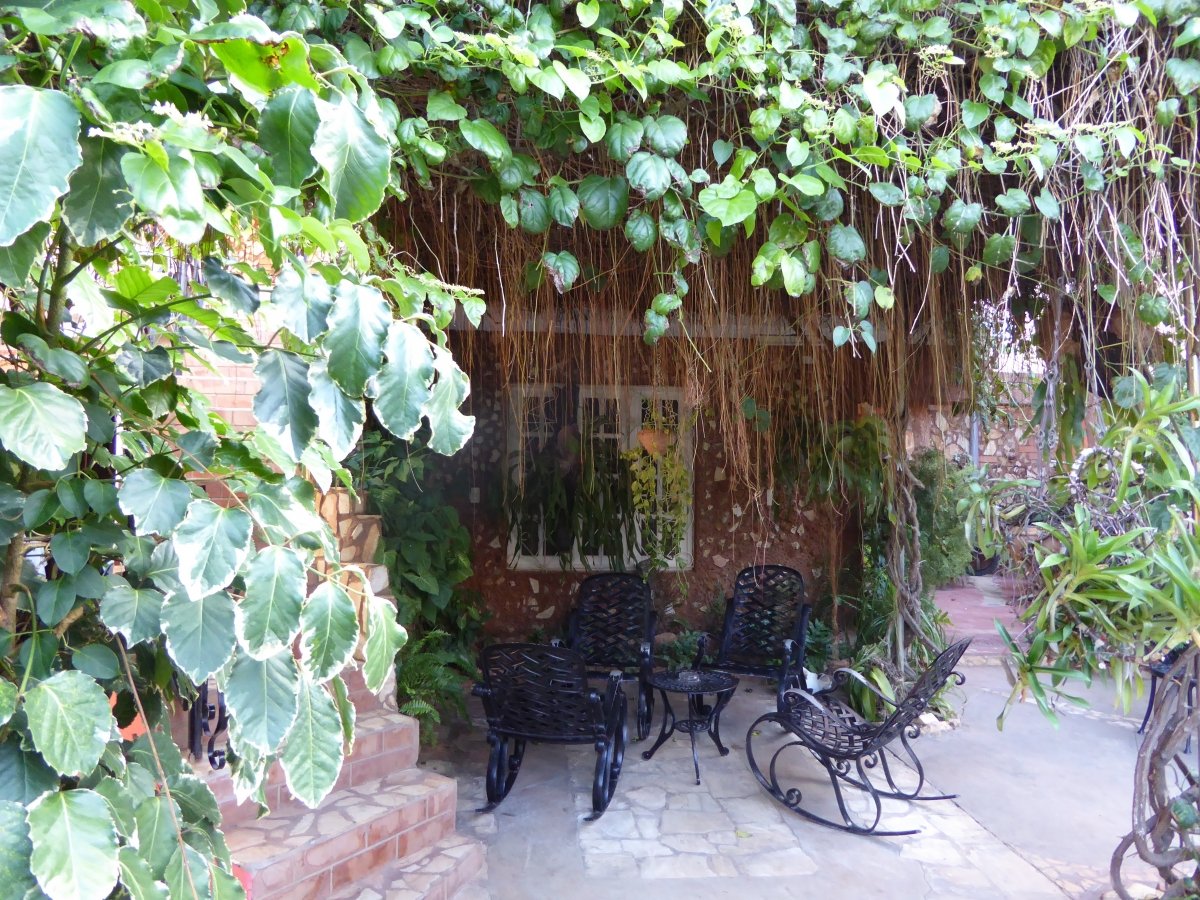 Kubanische Terrasse mit den dort üblichen Schaukelstühlen :)