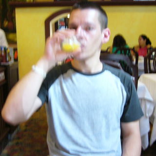 ..Lecker Orangensaft zu...