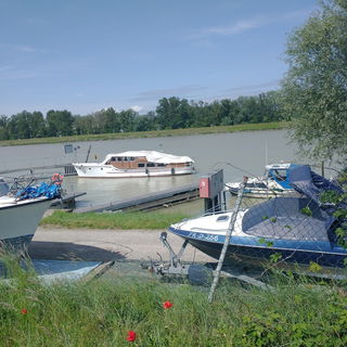 Am Rhein gegenüber ist...